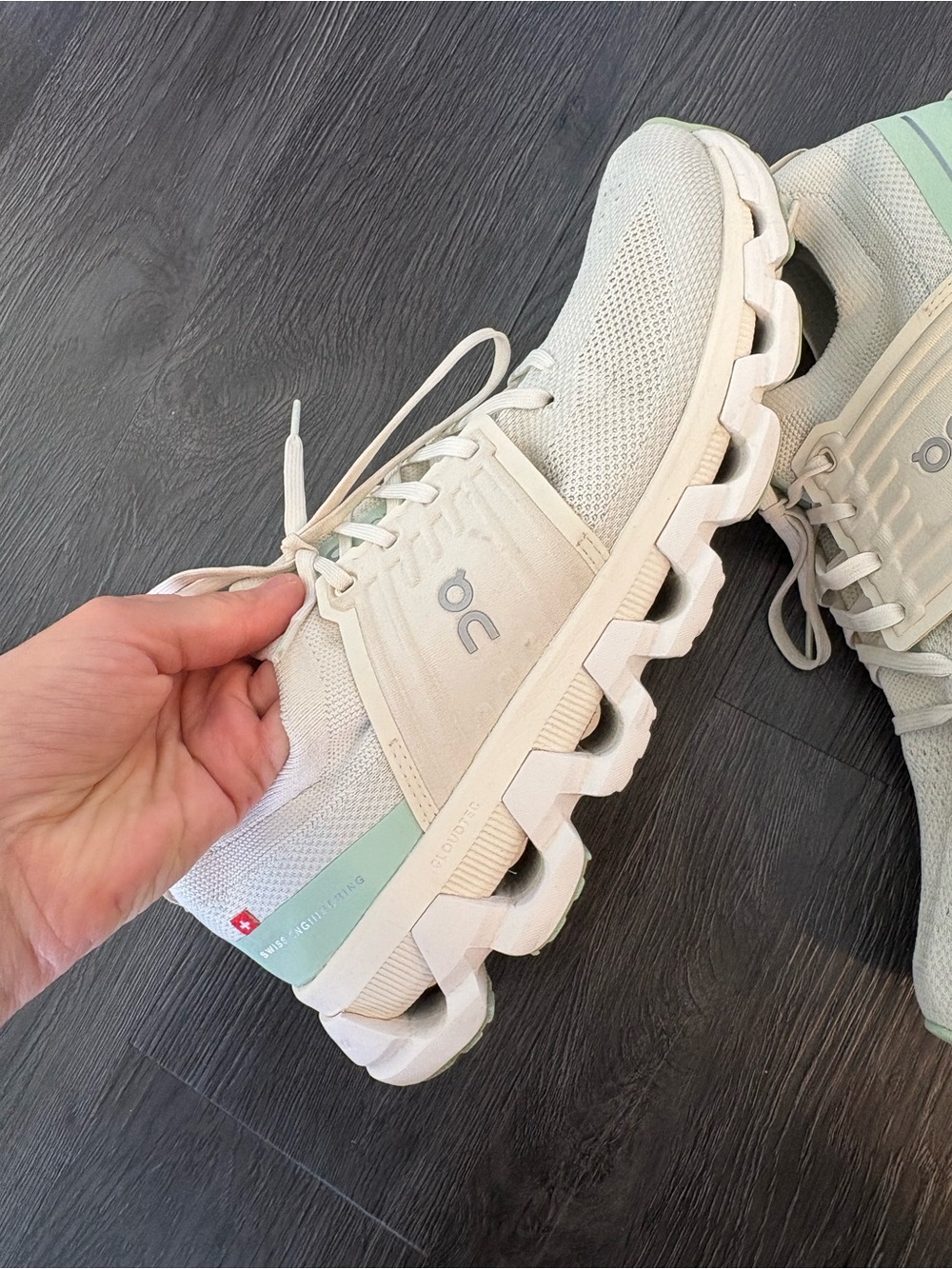 On Running Cloud Running Shoe in White with Mint Accents women’s 10.5 - Picture 5 of 15